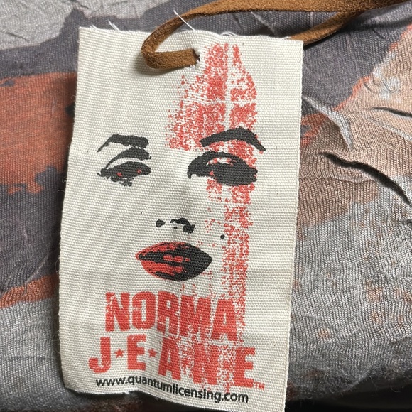 WOMENS T-SHIRT - Picture 3 of 3